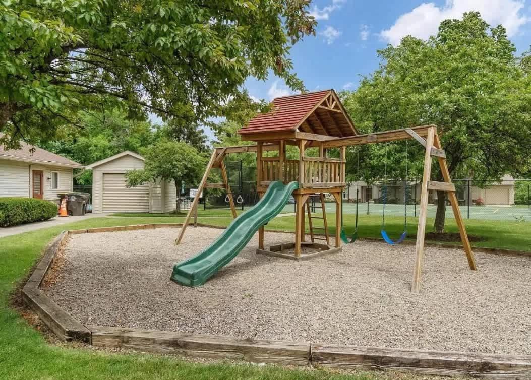 Family Friendly And Quite 2 Bedroom Condo Close To Fun Форт Уейн Екстериор снимка