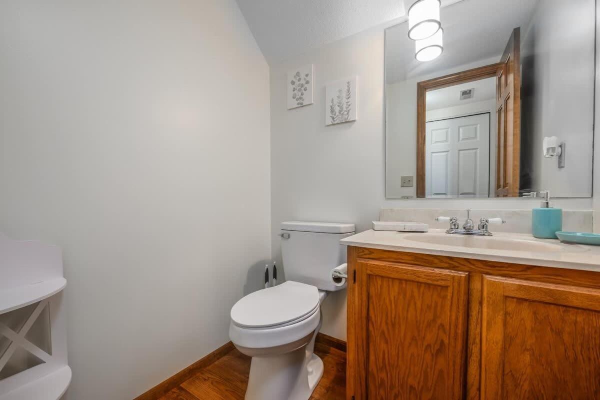 Family Friendly And Quite 2 Bedroom Condo Close To Fun Форт Уейн Екстериор снимка