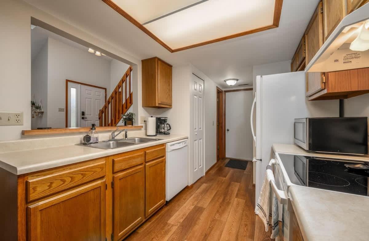 Family Friendly And Quite 2 Bedroom Condo Close To Fun Форт Уейн Екстериор снимка