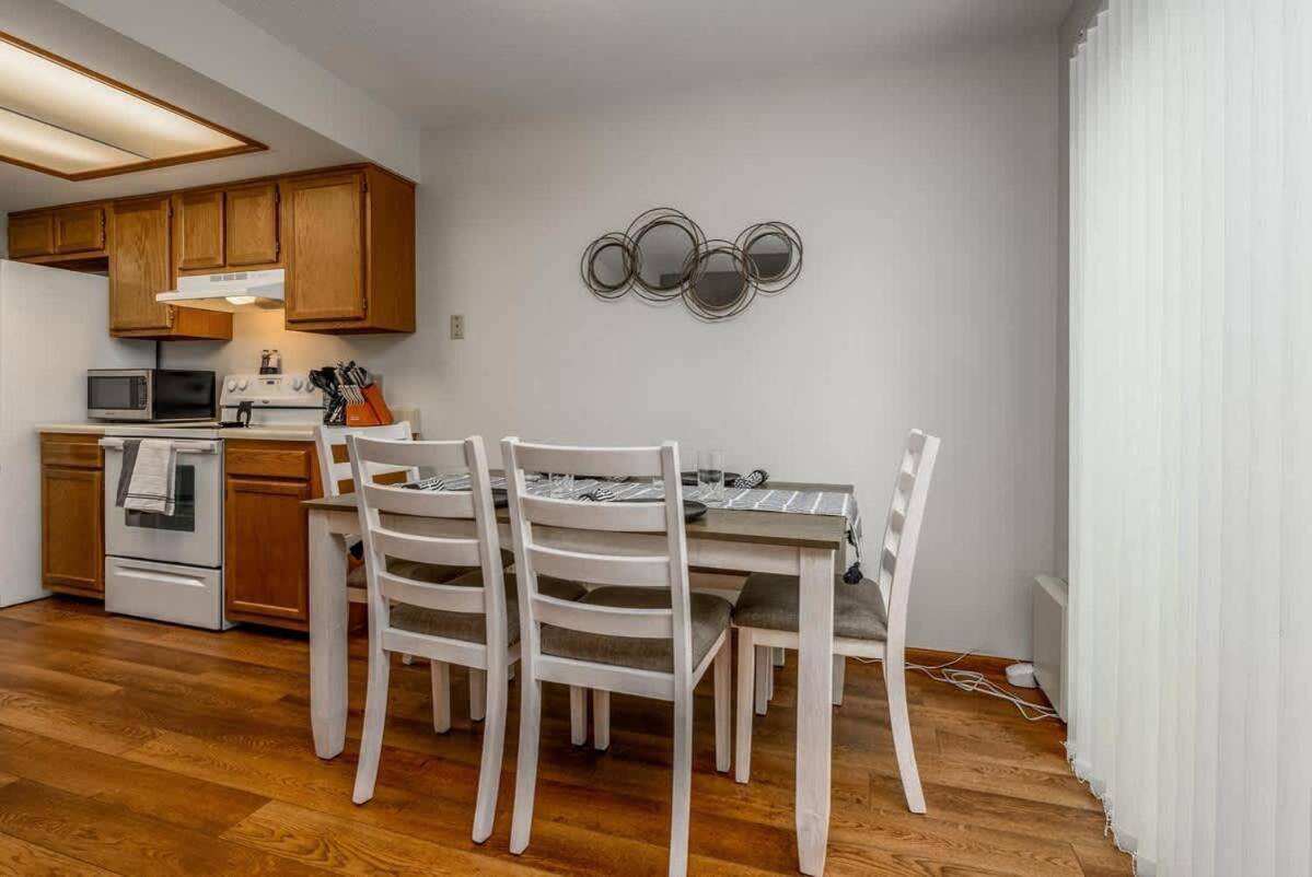 Family Friendly And Quite 2 Bedroom Condo Close To Fun Форт Уейн Екстериор снимка